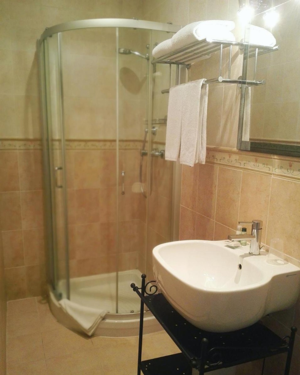 Room image 5