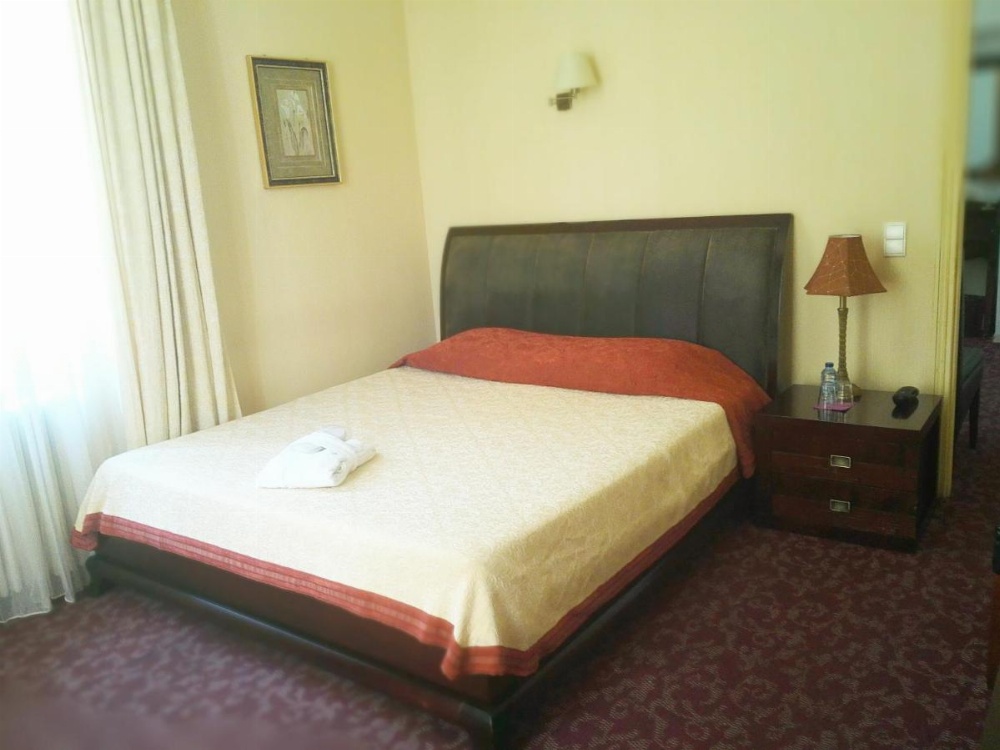 Room image 3